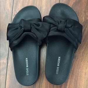 Steve Madden Black Sandals Sleek and Stylish